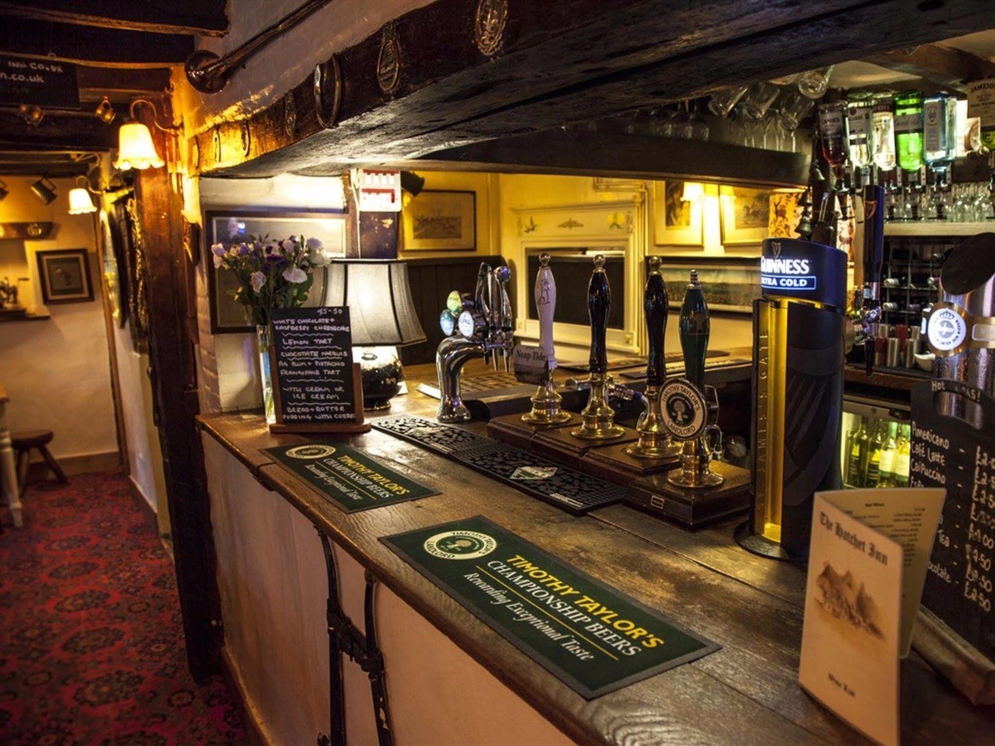 The Hatchet Inn Chute Extérieur photo